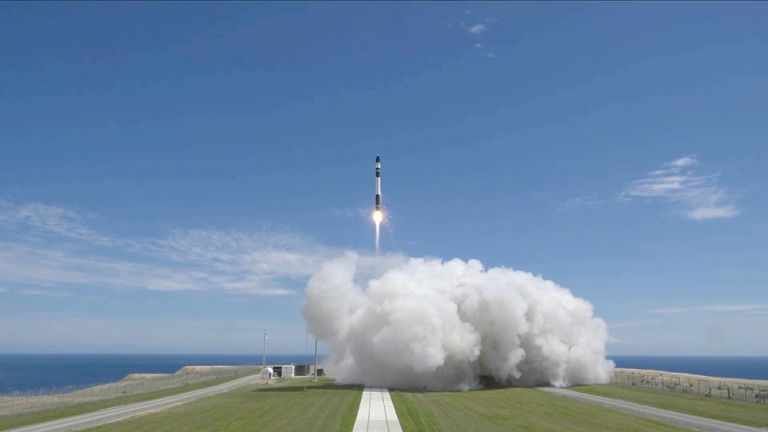 North Highlands  shoots for the  moon with  satellite base