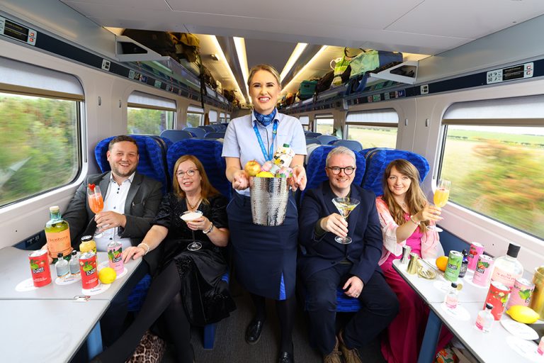 Lumo returns as sustainable champion and official travel partner for Edinburgh Cocktail Week 2025